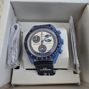 Omega Speedmaster Moonwatch in Blue and White